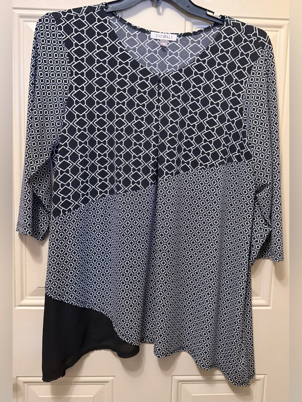 Roz & Ali Pullover Tunic in Black and White Geometric Prints Scoop Neck Size 1X